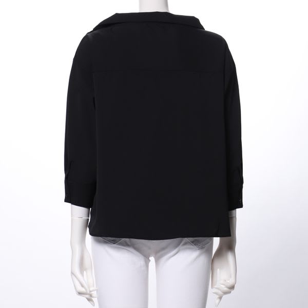 ロールネックボタンブラウス