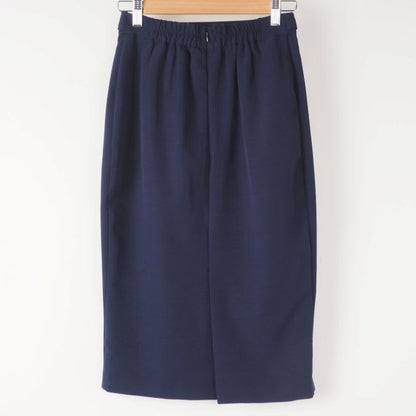 共地ベルト付きタイトスカート