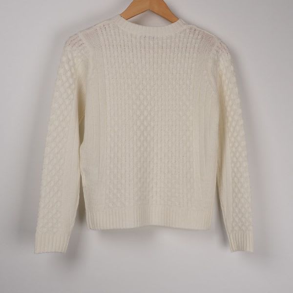 蜂の巣柄ケーブル編みニット