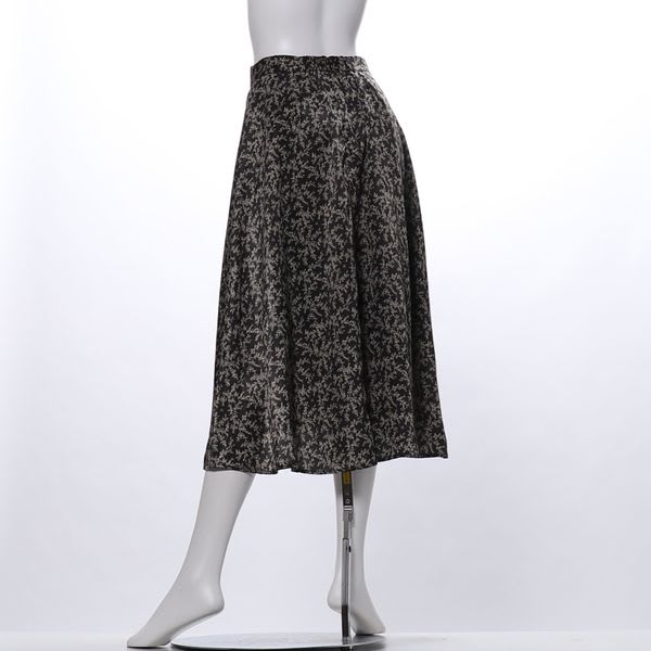 モノクロフラワープリント総柄スカート