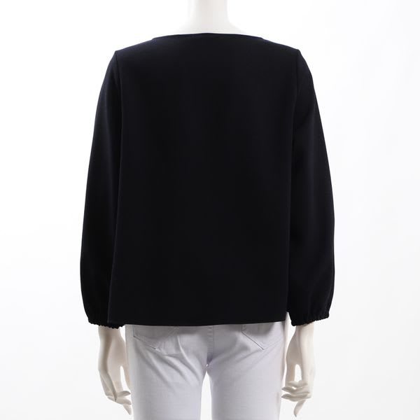 裾タックボートネックブラウス