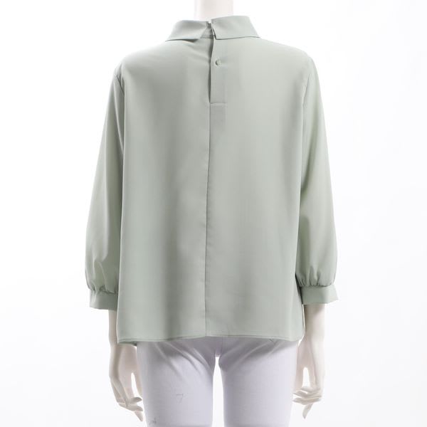 ボウタイ風ブラウス