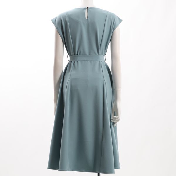 ウエストリボン付きラウンドネックワンピース