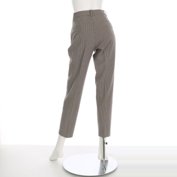ベルトループ付きテーパードパンツ