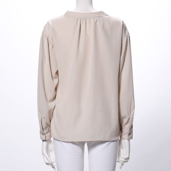 フロント飾りボタンデザインブラウス