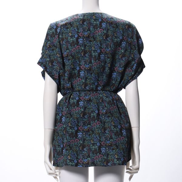 リボンベルト付き小花柄ブラウス