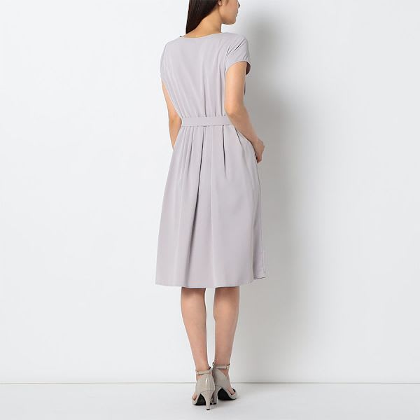 ウエストリボン付きフィットアンドフレアワンピース