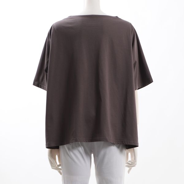 ビジューネックTシャツ