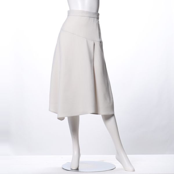 切り替えデザインイレギュラーヘムフレアスカート