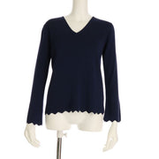 袖口と裾のスカラップデザインVネックニット