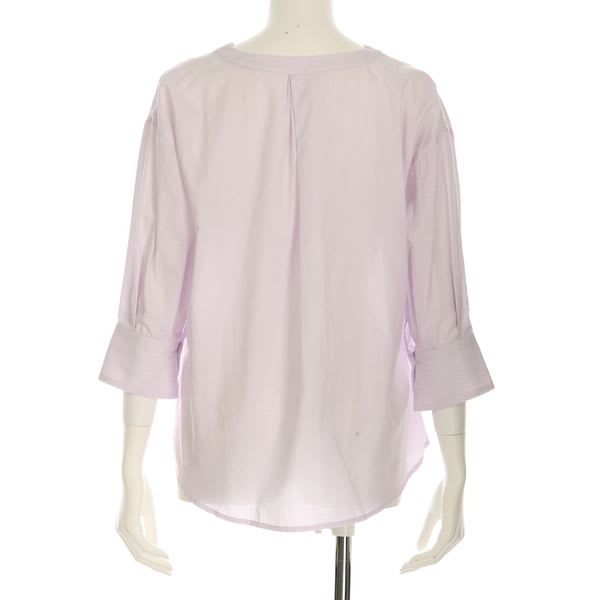 フロントボタン極細ストライプブラウス