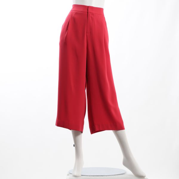 タック入りパンツ