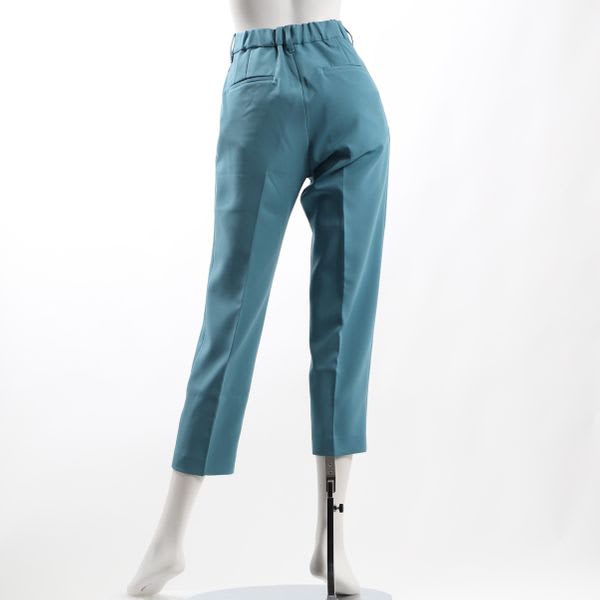 タック入りテーパードパンツ