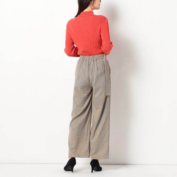 シンプルタートルネックリブニット