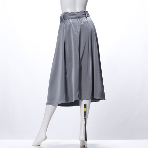 パウダーピーチサテンフレアスカート