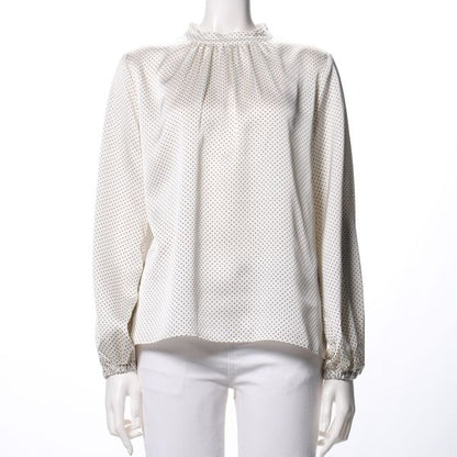光沢感のあるドット柄スタンドカラーブラウス