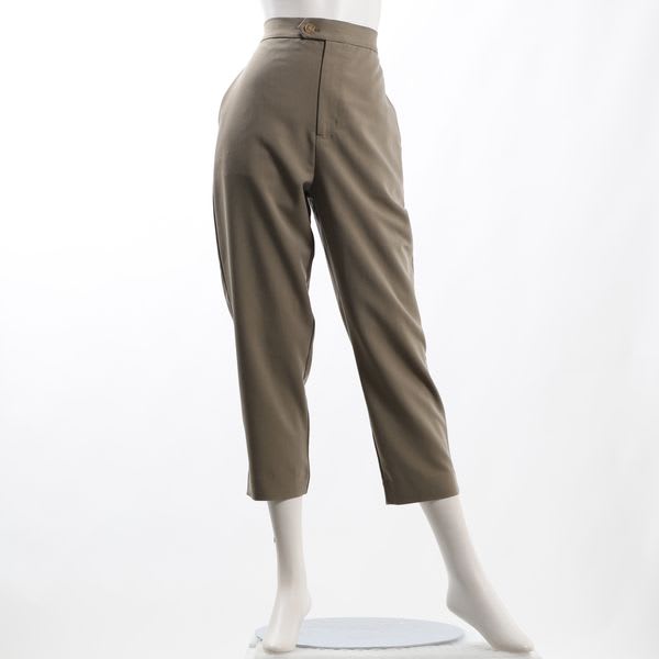 シンプルテーパードパンツ