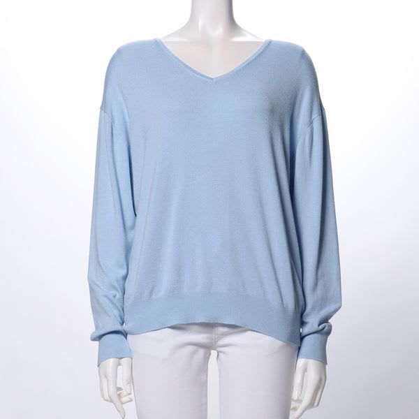 シンプルVネックニット