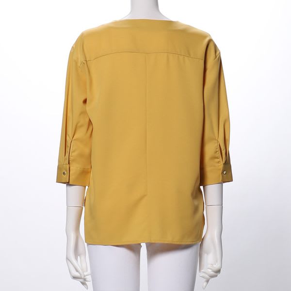 微光沢フロントボタンブラウス