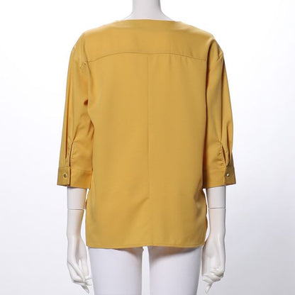 微光沢フロントボタンブラウス