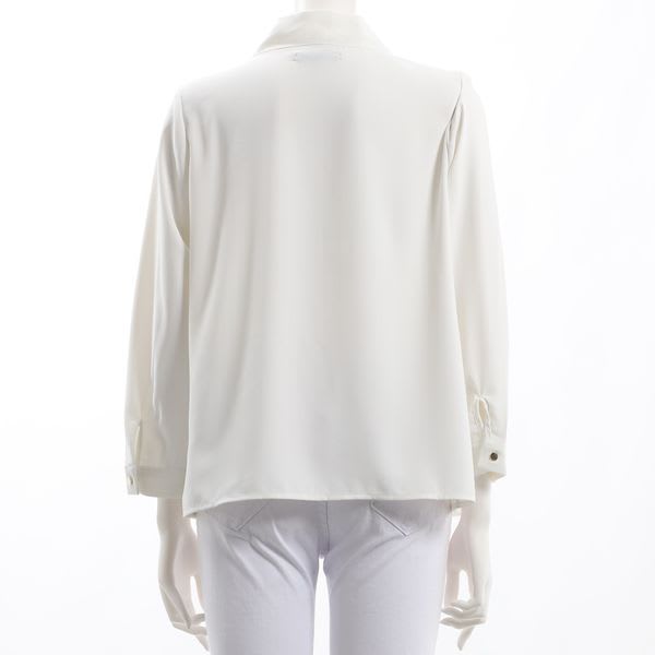 ボウタイ風デザインブラウス