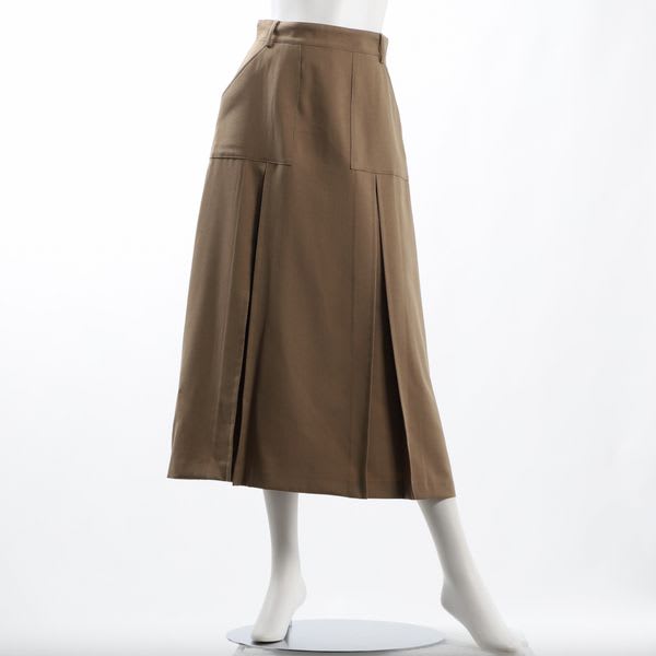 アウトポケットタックスカート