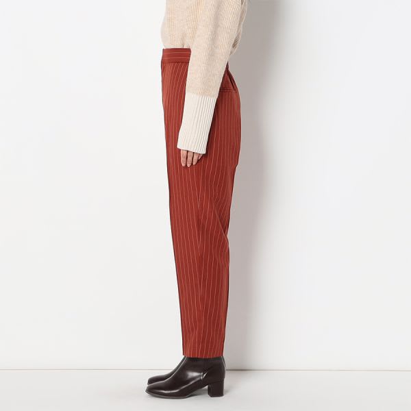 ストライプ柄テーパードパンツ