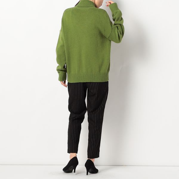 ストライプ柄テーパードパンツ