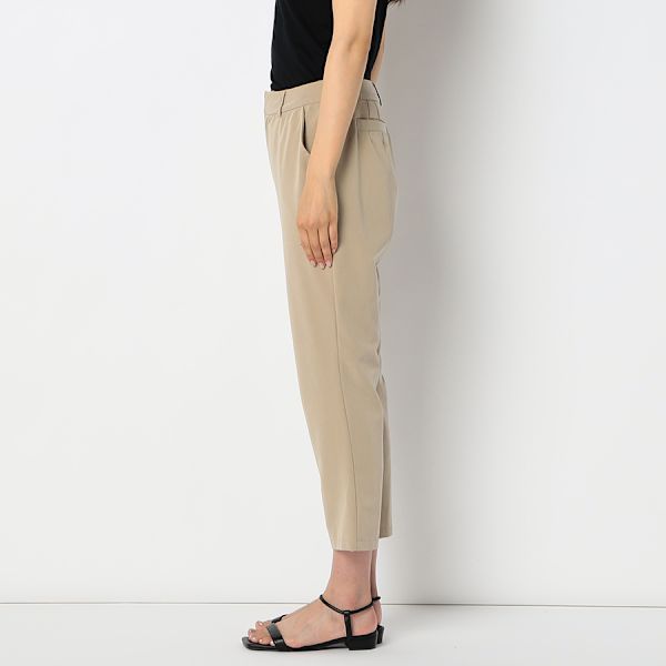 シンプルテーパードパンツ