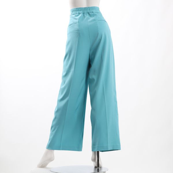 タック入りワイドパンツ