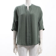 オープンフロントネック総柄ブラウス