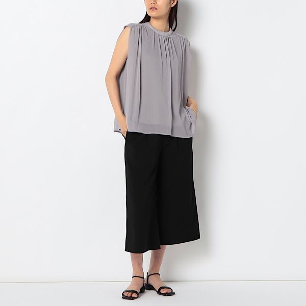 タック入りワイドパンツ