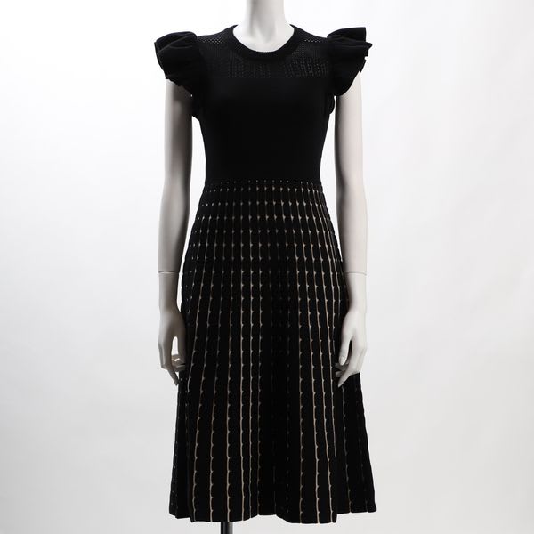 袖フリルニットワンピース