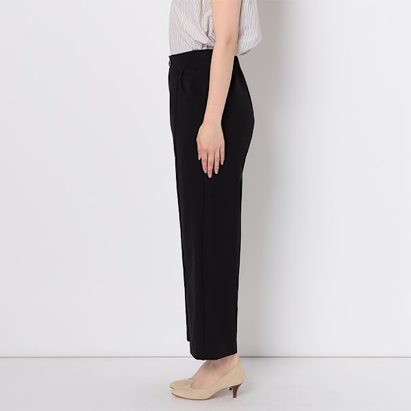 センターシームストレートパンツ