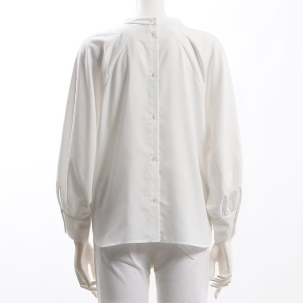 タック入りスタンドカラーブラウス