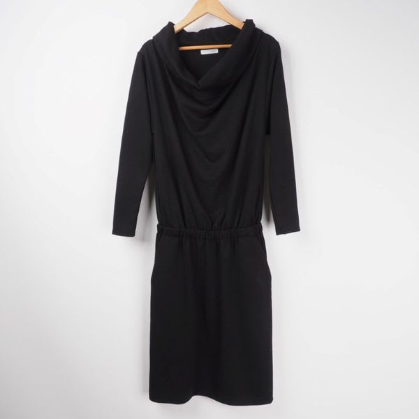 ドレープ胸元ワンピース