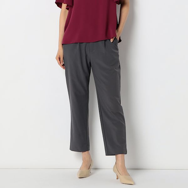 タックテーパードパンツ