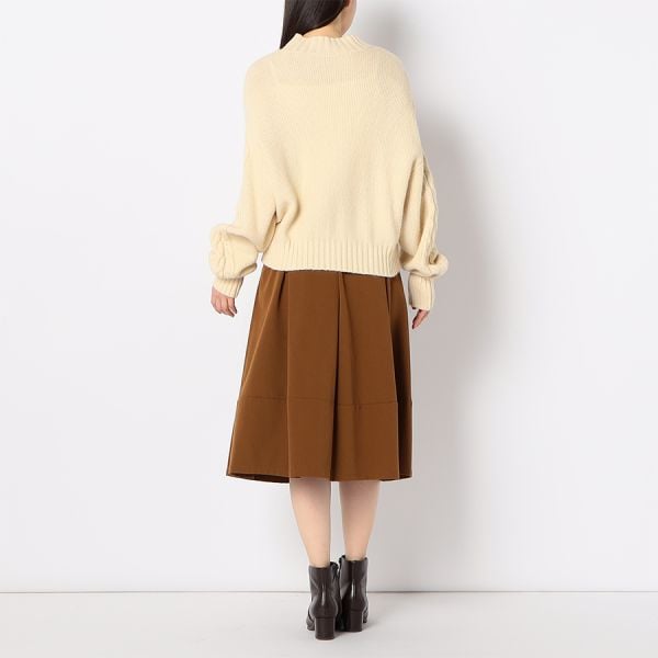 ケーブル編みボリュームスリーブニット