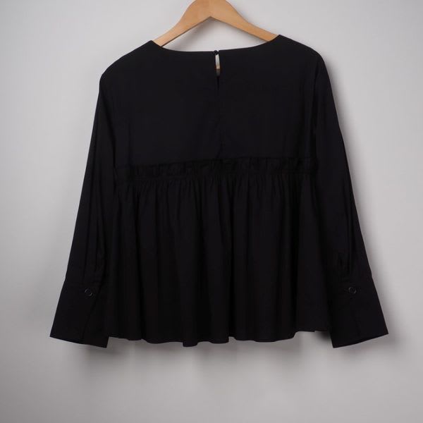 ギャザーフリルフレアブラウス