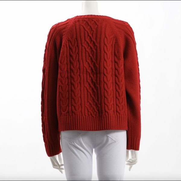 クルーネックケーブル編みニット