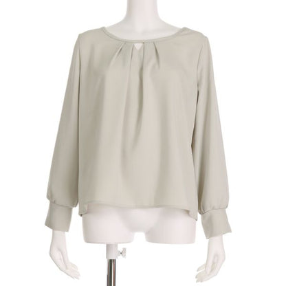 三角開きブラウス