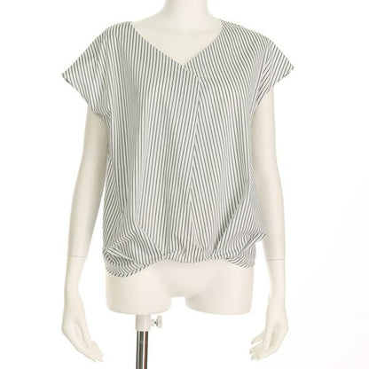 ストライプタックVネックブラウス