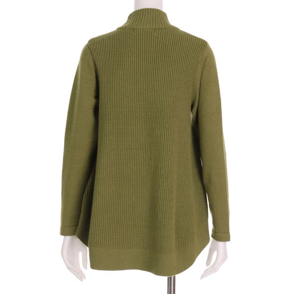 バックテールハイネックニット