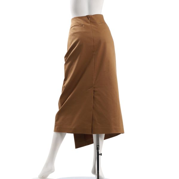 ボタンアクセントラップスカート