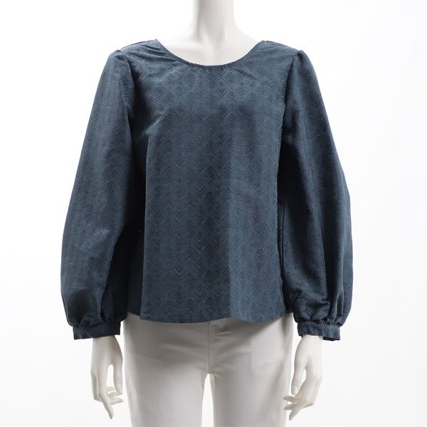 ふんわり袖ジャガード総柄ブラウス