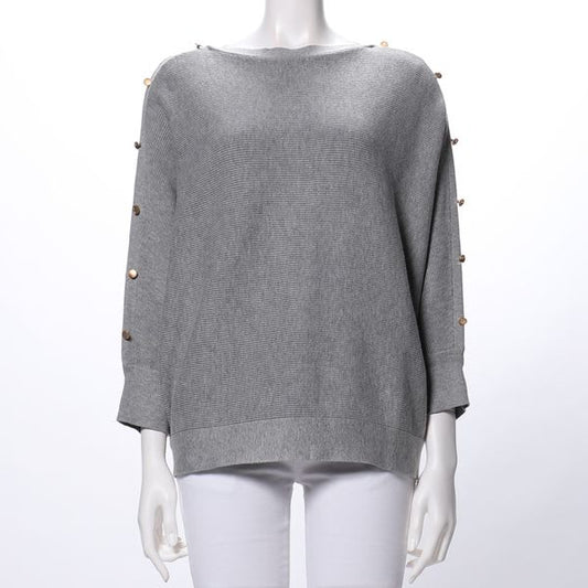 ボタン装飾ニット