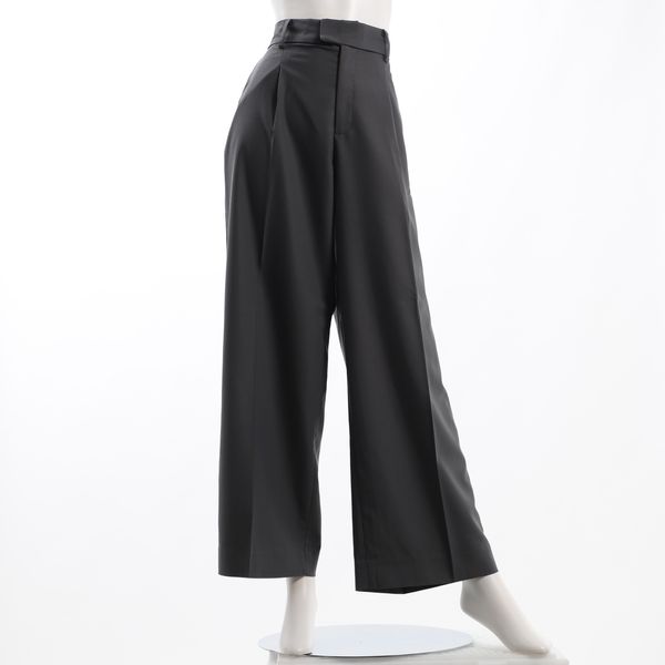 タック入りワイドパンツ