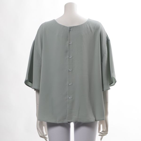 バックボタンフレアスリーブブラウス