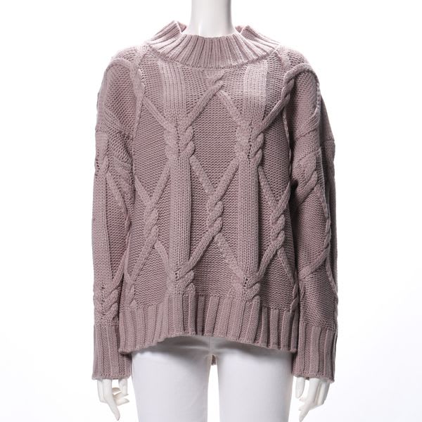 ケーブル編みゆったりニット