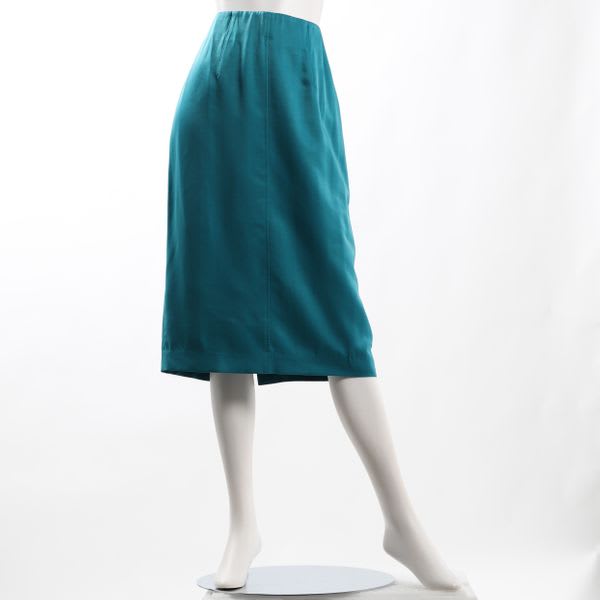 バックスリットタイトスカート